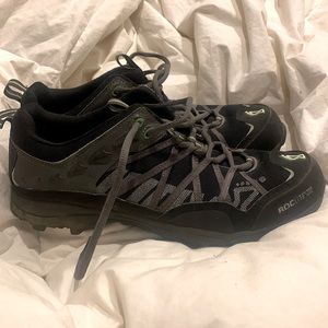 Inov 8 Roclite 295 trail shoes